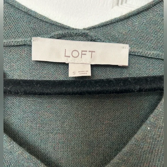 Ann Taylor LOFT Long Sleeve V Neck Sweater - Green - Picture 2 of 3